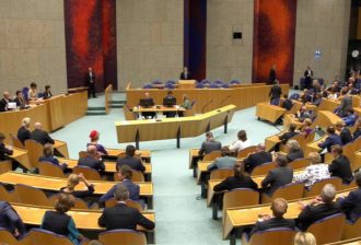 Aanbieding Koffertje Tweede Kamer Prinsjesdag 2015 07